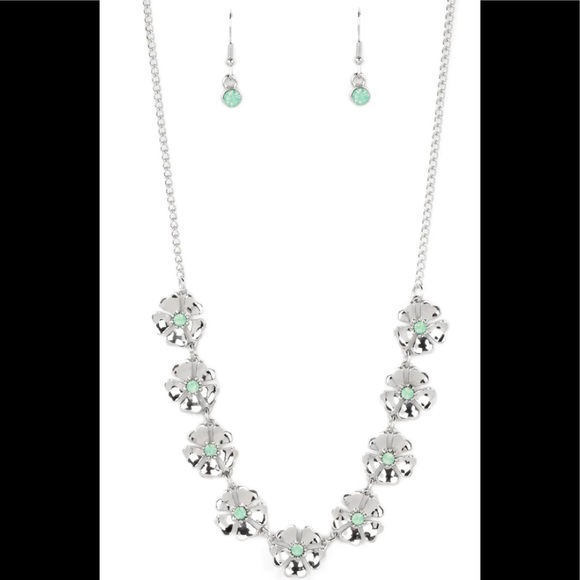 Petunia Palace - Green - Picture 2 of 3